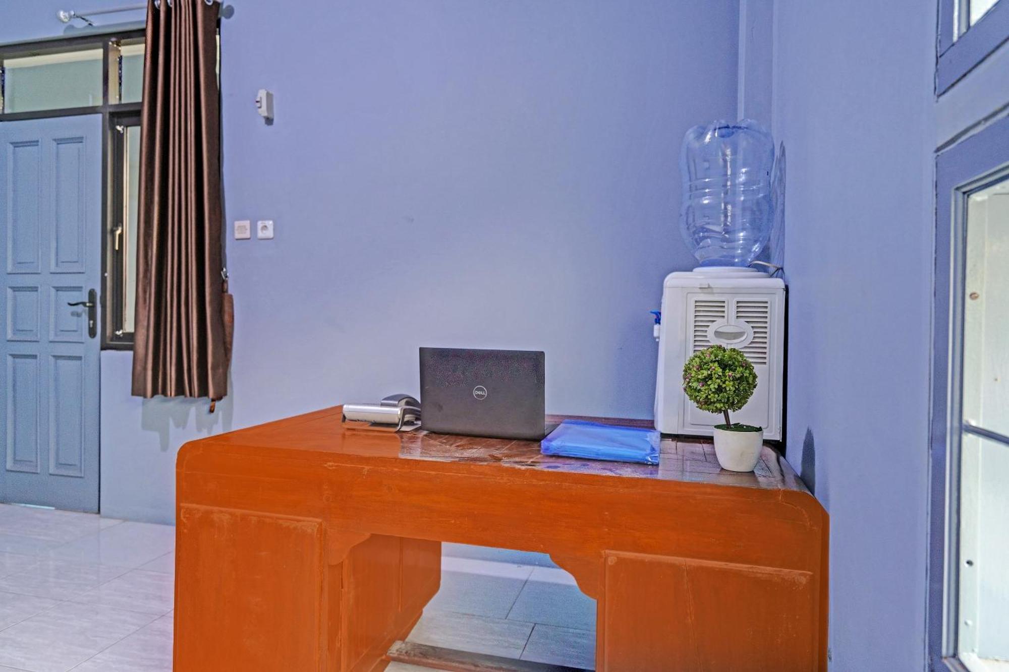 Oyo Life 91592 Aaliya Guest House Syariah Lebakwangi Exterior photo