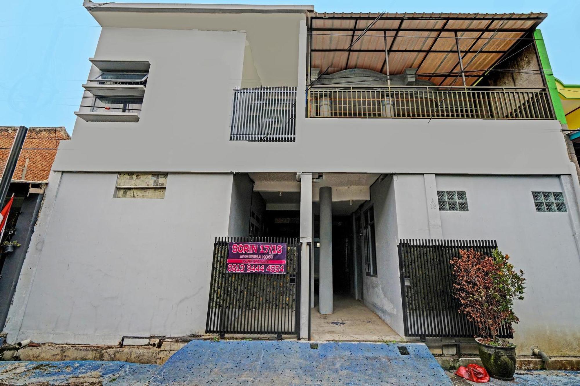 Oyo Life 91592 Aaliya Guest House Syariah Lebakwangi Exterior photo