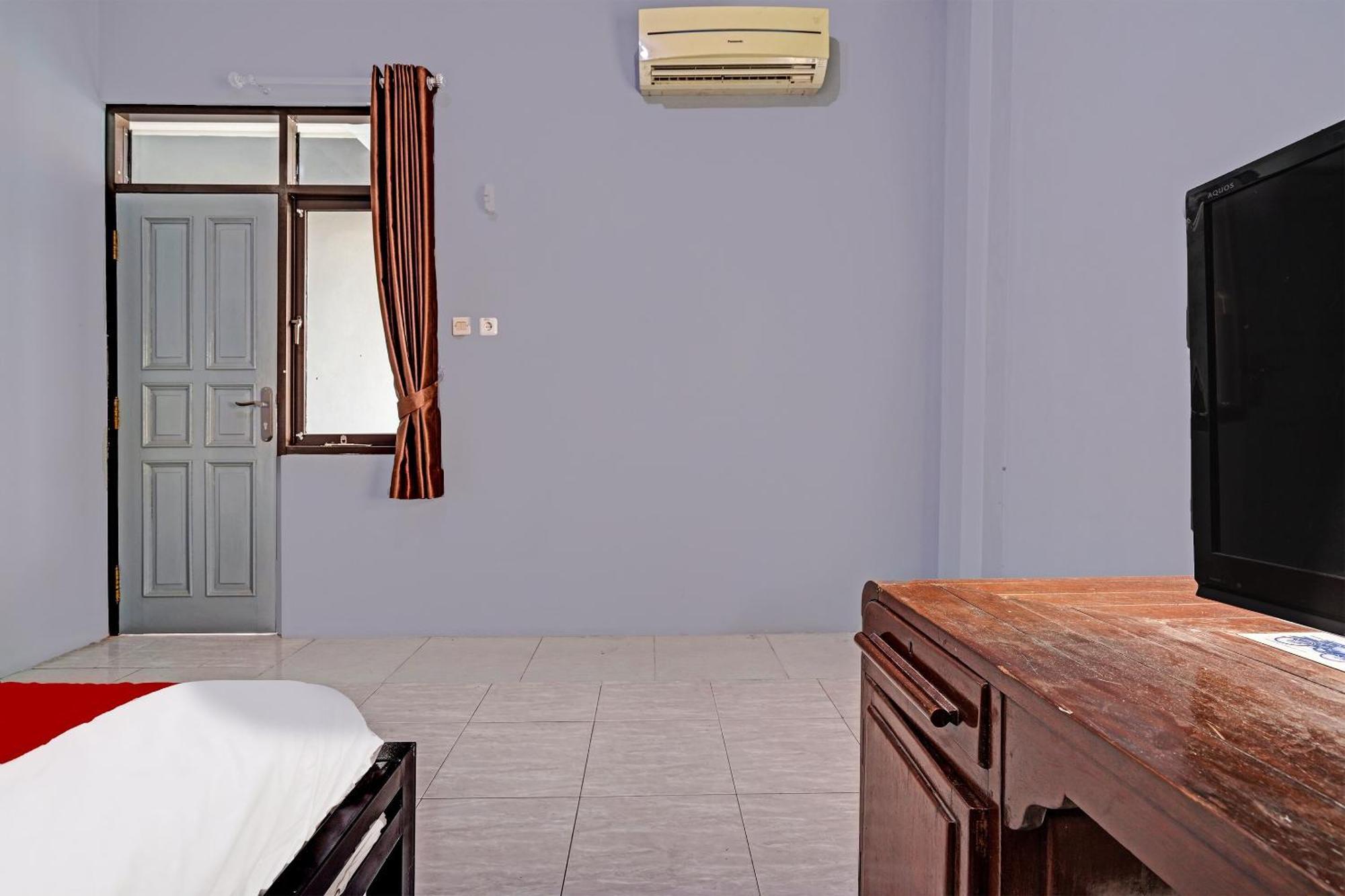 Oyo Life 91592 Aaliya Guest House Syariah Lebakwangi Exterior photo